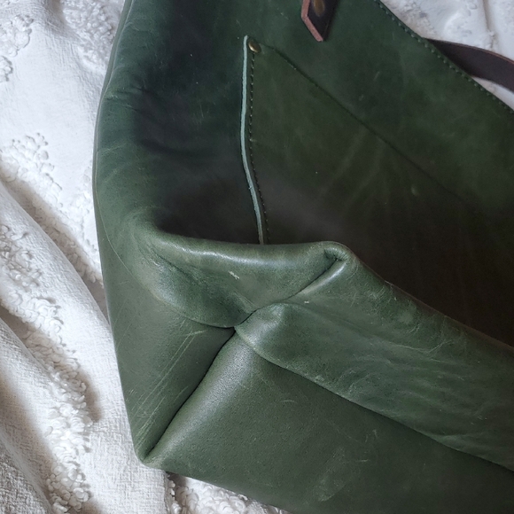 Portland Leather Goods Jade Medium Zipper Tote - Picture 7 of 11